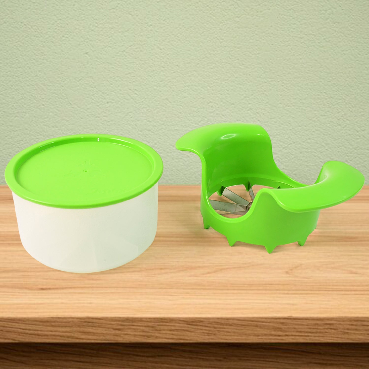 Apex Apple Cutter with Container – Unbreakable ABS Body & Stainless Steel Blades Apex Apple Cutter with Container – Unbreakable ABS Body & Stainless Steel Blades